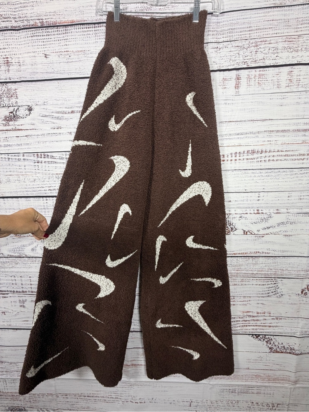Nike Phoenix Cozy Bouclé Swoosh Wide Leg Pants Orewood Brown XS FD4288-227 - Picture 3 of 9